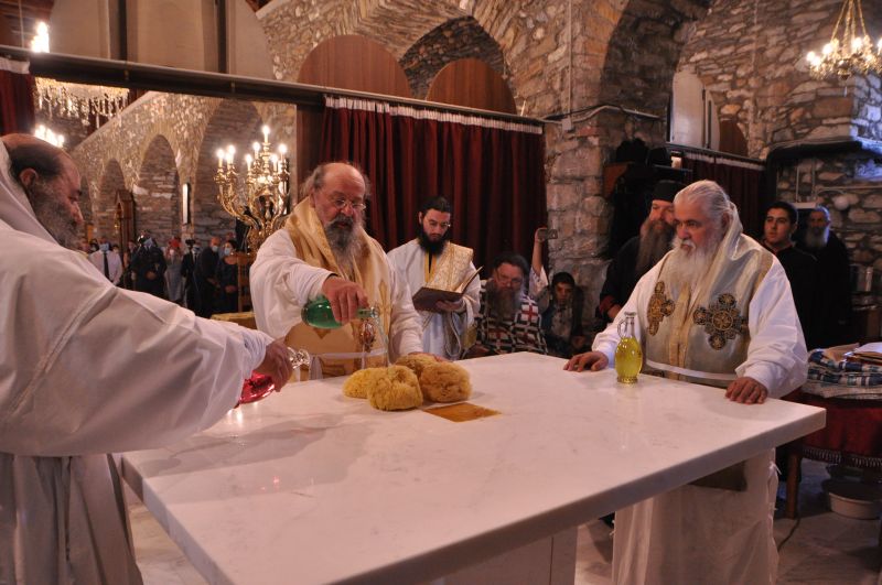 Ἐγκαίνια τοῦ Ἱεροῦ Ναοῦ τῆς Παναγίας Πετρούσης καί χειροτονία Πρεσβυτέρου